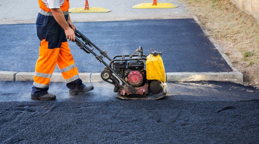 Professional gutter cleaning in Herrick, IL